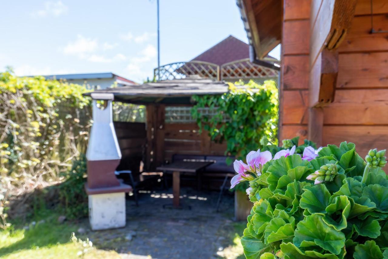 Domki Rekin Podgrzewany Basen Z Brodzikiem Oraz Klimatyzacja Rewal Exterior photo