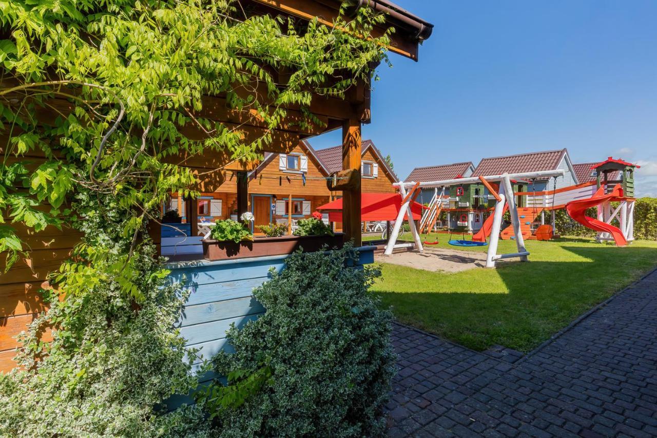 Domki Rekin Podgrzewany Basen Z Brodzikiem Oraz Klimatyzacja Rewal Exterior photo